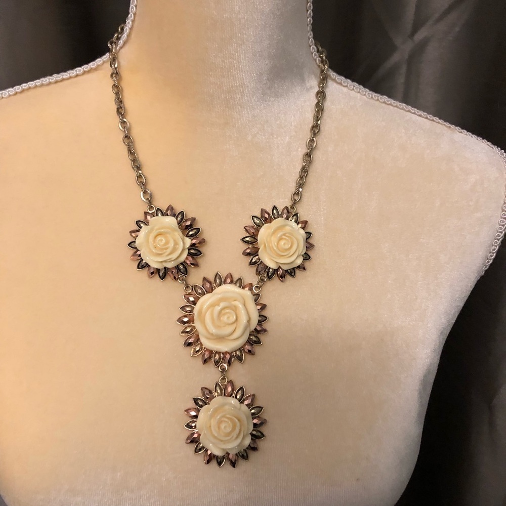 Cream rose necklace